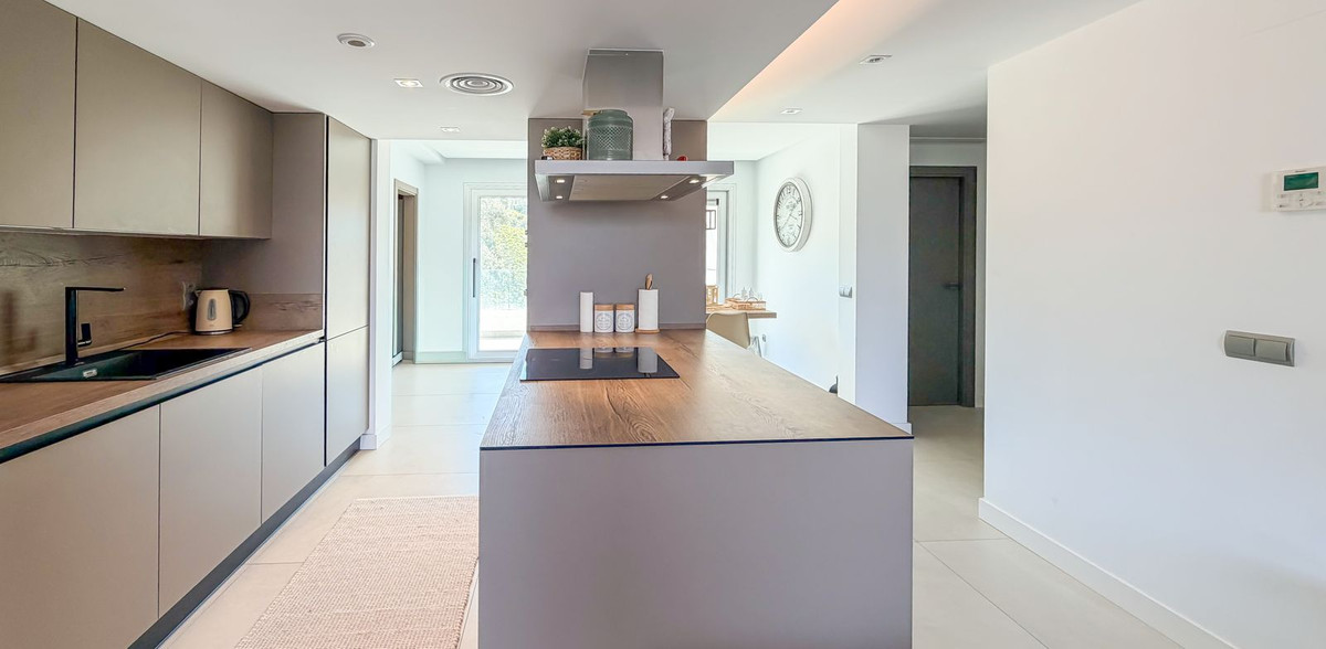 Se vende Apartamento Planta Media de 2 dormitorios en Costa Del Sol, Málaga, España