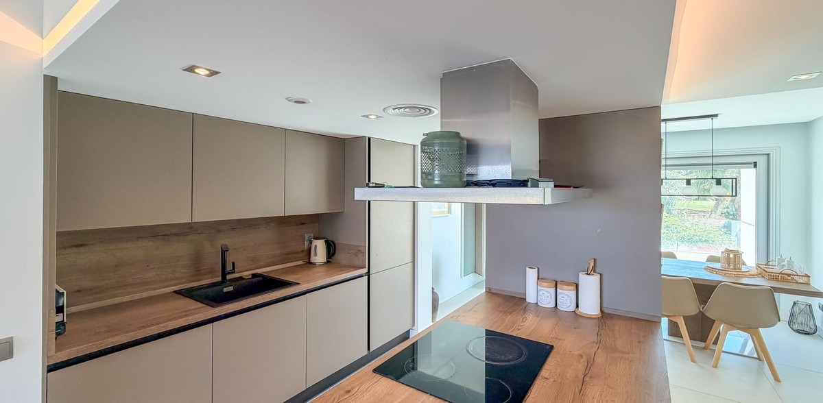 Se vende Apartamento Planta Media de 2 dormitorios en Costa Del Sol, Málaga, España