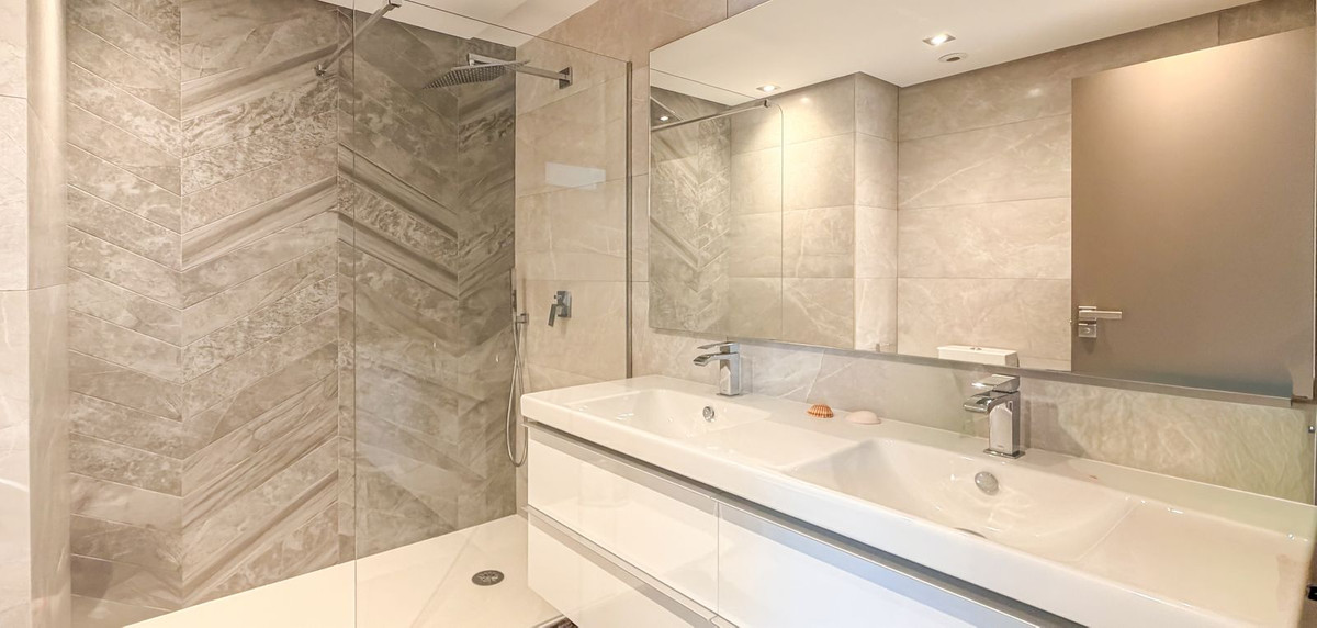 Se vende Apartamento Planta Media de 2 dormitorios en Costa Del Sol, Málaga, España