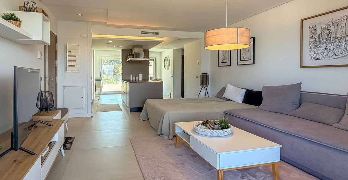 Se vende Apartamento Planta Media de 2 dormitorios en Costa Del Sol, Málaga, España