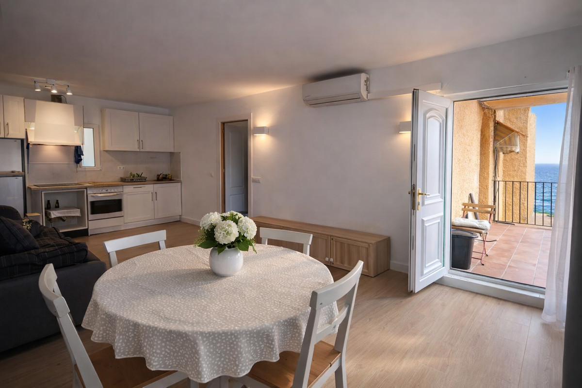 1 Bed Apartment for sale in Estepona Costa Del Sol, Málaga, Spain