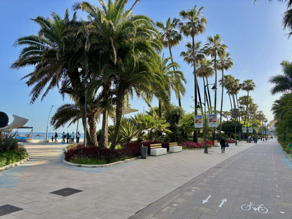 1 Bed Apartment for sale in Estepona Costa Del Sol, Málaga, Spain