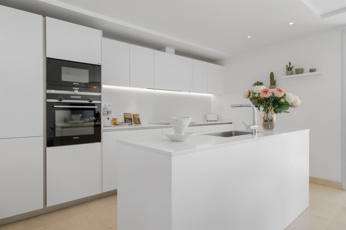 2 Bed Apartment for sale in Nueva Andalucía Costa Del Sol, Málaga, Spain