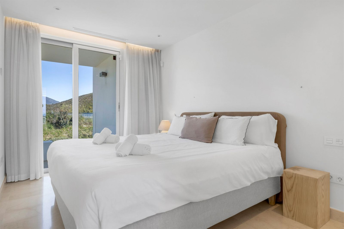 2 Bed Apartment for sale in Nueva Andalucía Costa Del Sol, Málaga, Spain