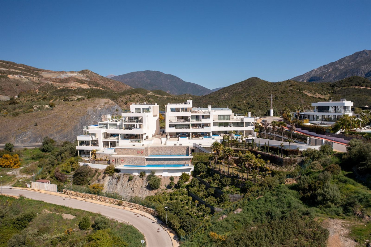 2 Bed Apartment for sale in Nueva Andalucía Costa Del Sol, Málaga, Spain