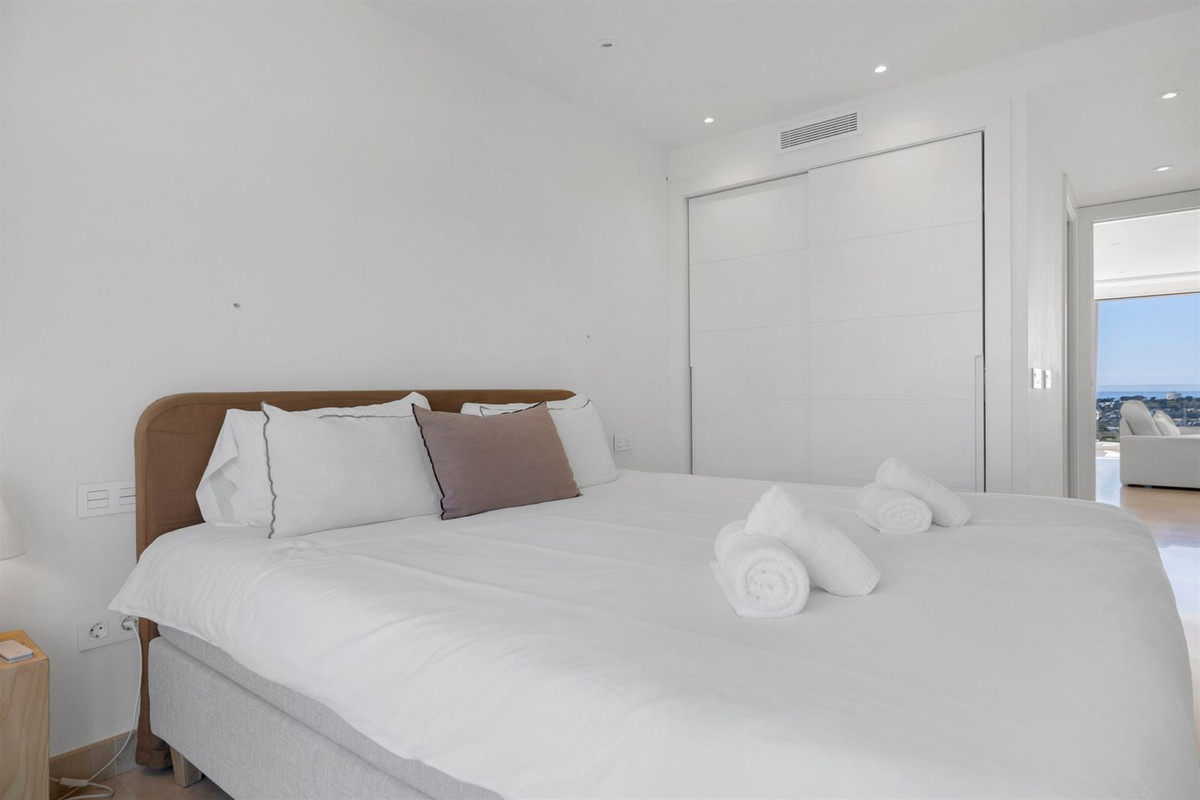 2 Bed Apartment for sale in Nueva Andalucía Costa Del Sol, Málaga, Spain