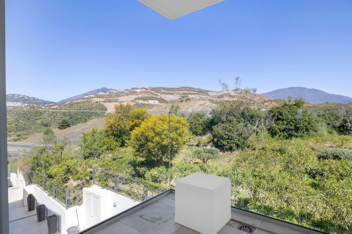 2 Bed Apartment for sale in Nueva Andalucía Costa Del Sol, Málaga, Spain