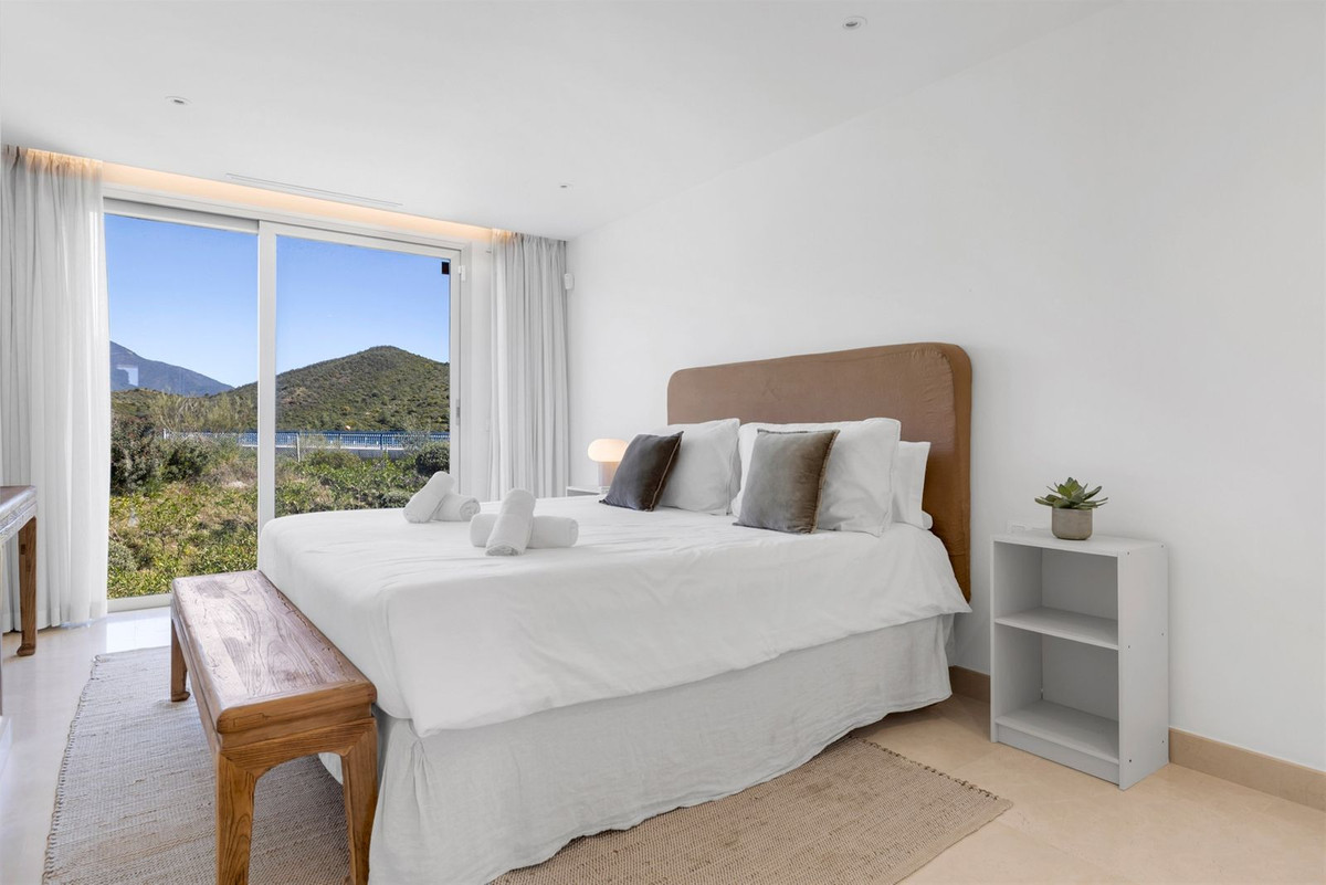 2 Bed Apartment for sale in Nueva Andalucía Costa Del Sol, Málaga, Spain