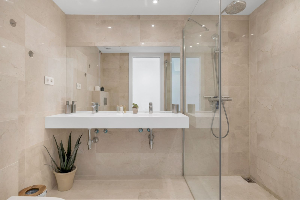 2 Bed Apartment for sale in Nueva Andalucía Costa Del Sol, Málaga, Spain