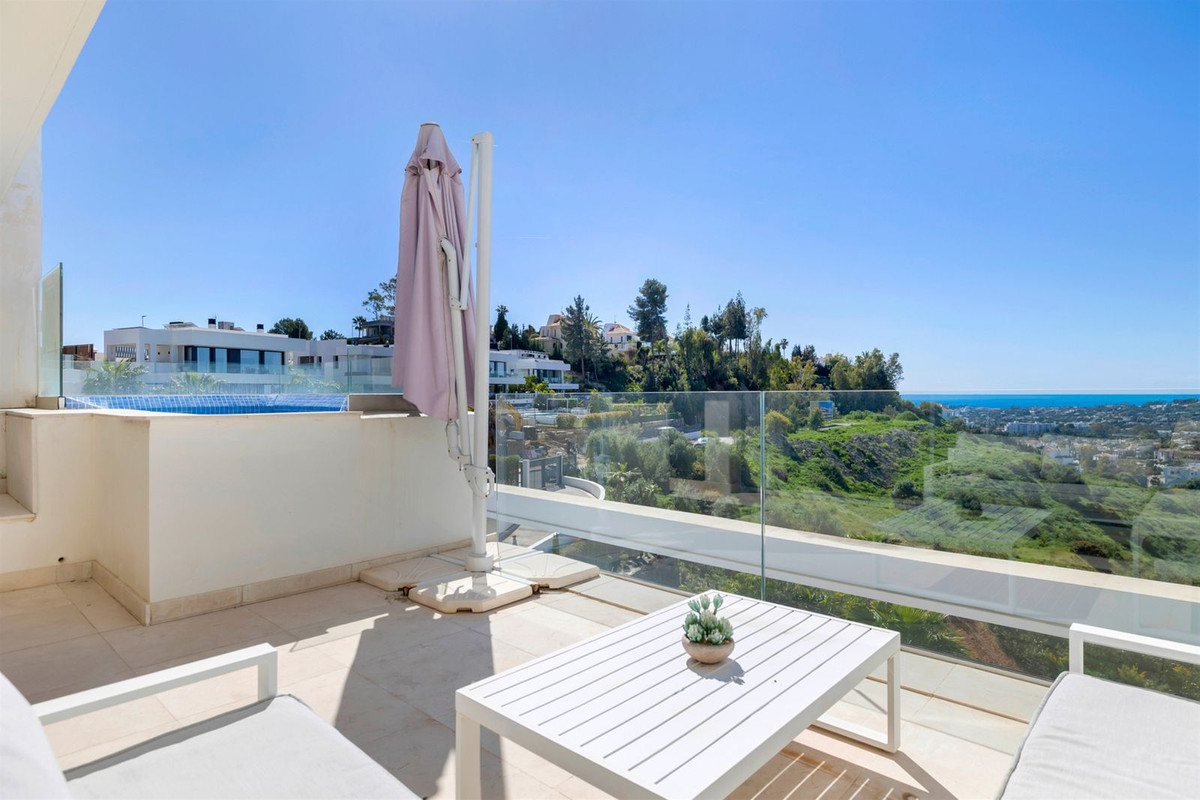 2 Bed Apartment for sale in Nueva Andalucía Costa Del Sol, Málaga, Spain