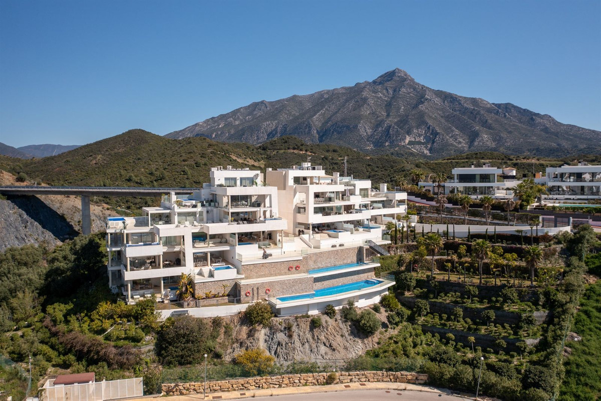 2 Bed Apartment for sale in Nueva Andalucía Costa Del Sol, Málaga, Spain