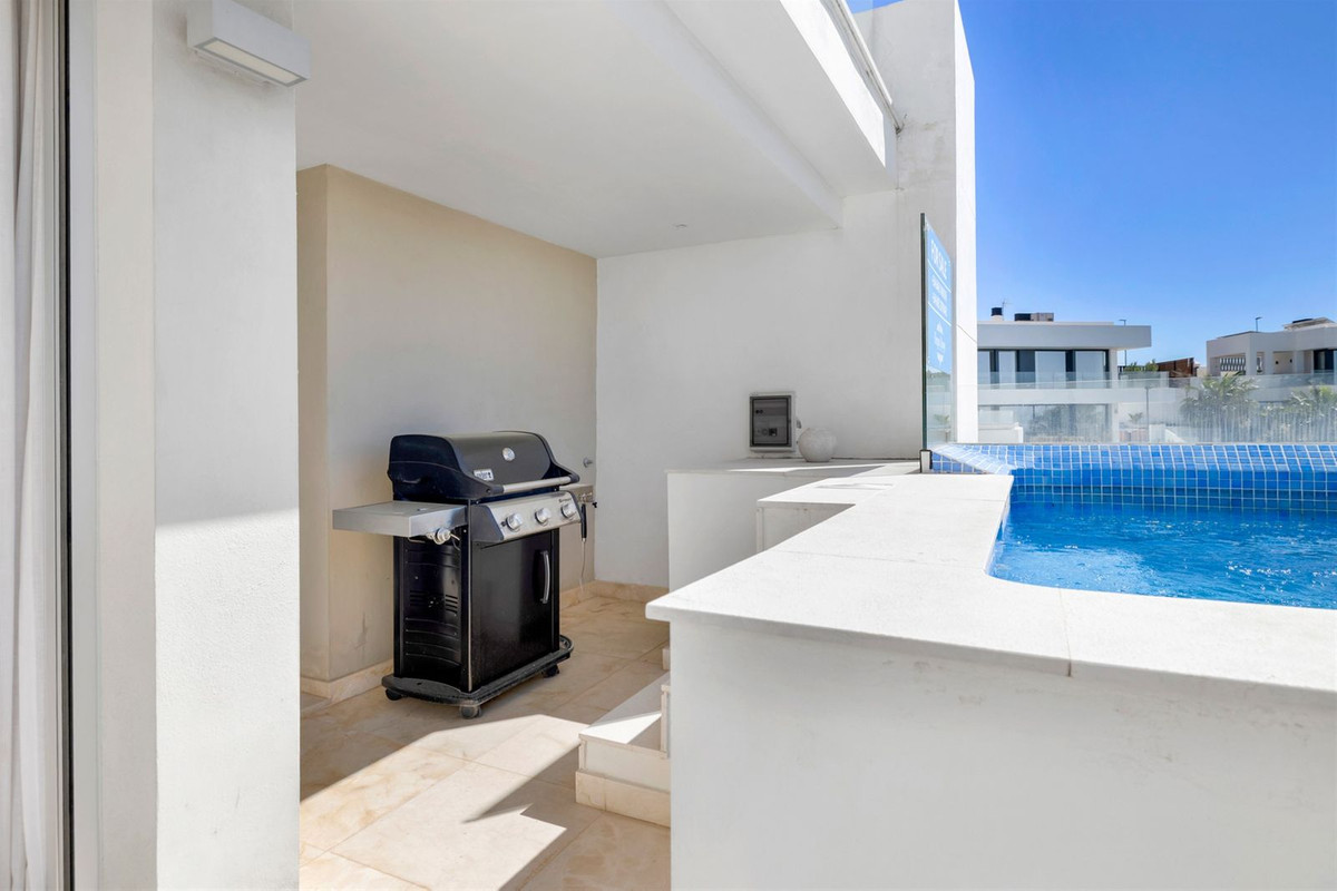 2 Bed Apartment for sale in Nueva Andalucía Costa Del Sol, Málaga, Spain