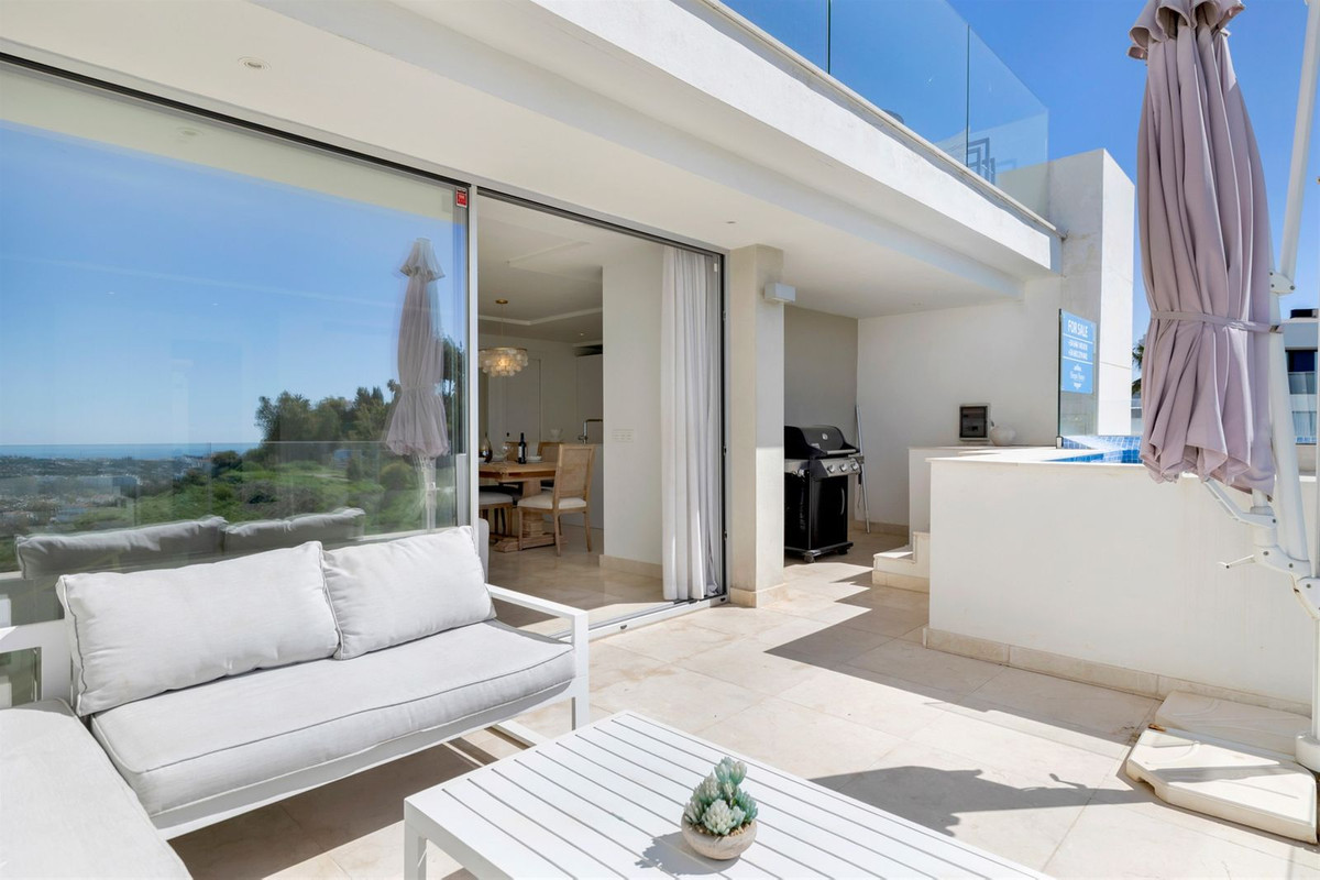 2 Bed Apartment for sale in Nueva Andalucía Costa Del Sol, Málaga, Spain