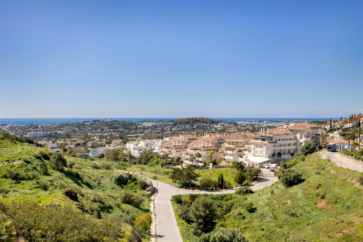 2 Bed Apartment for sale in Nueva Andalucía Costa Del Sol, Málaga, Spain