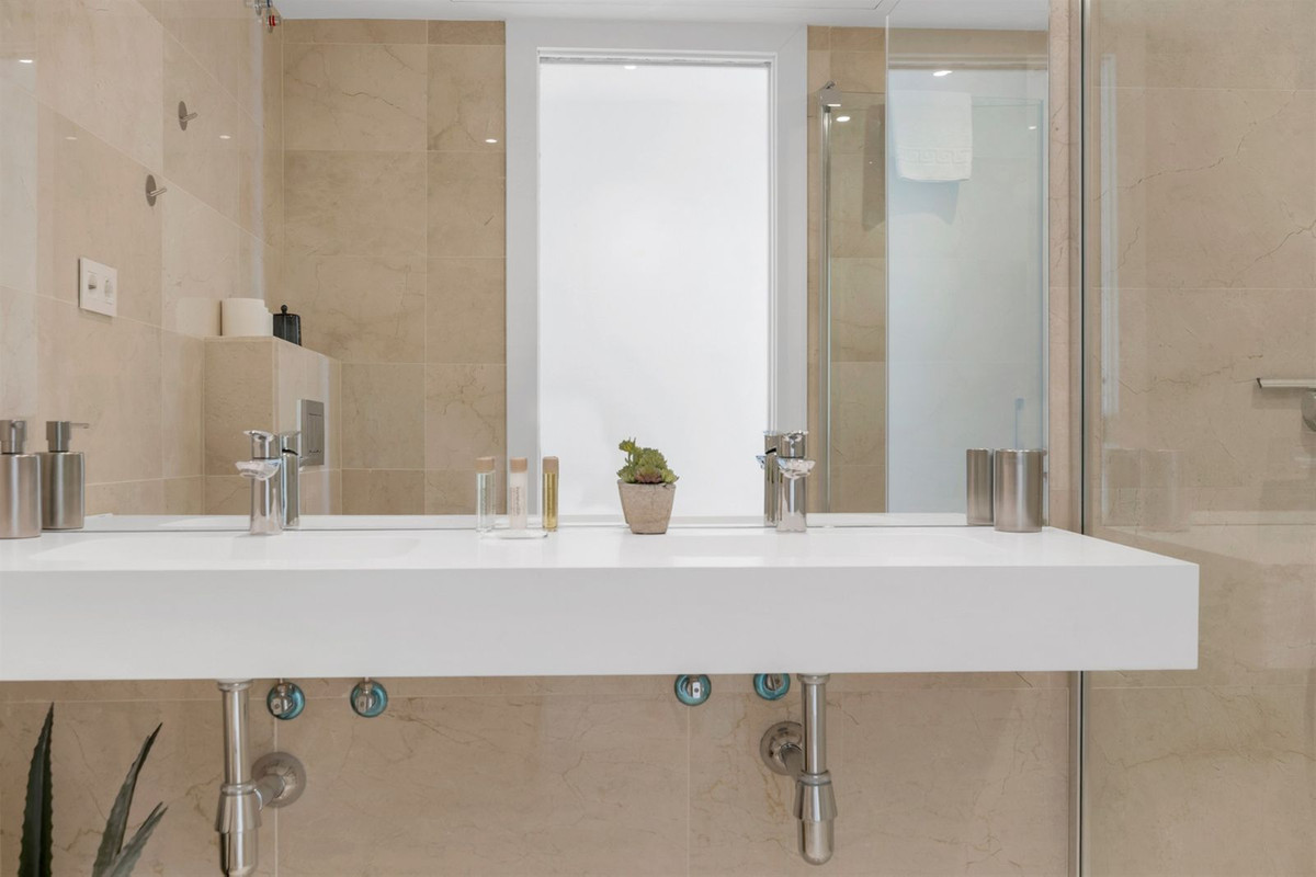2 Bed Apartment for sale in Nueva Andalucía Costa Del Sol, Málaga, Spain