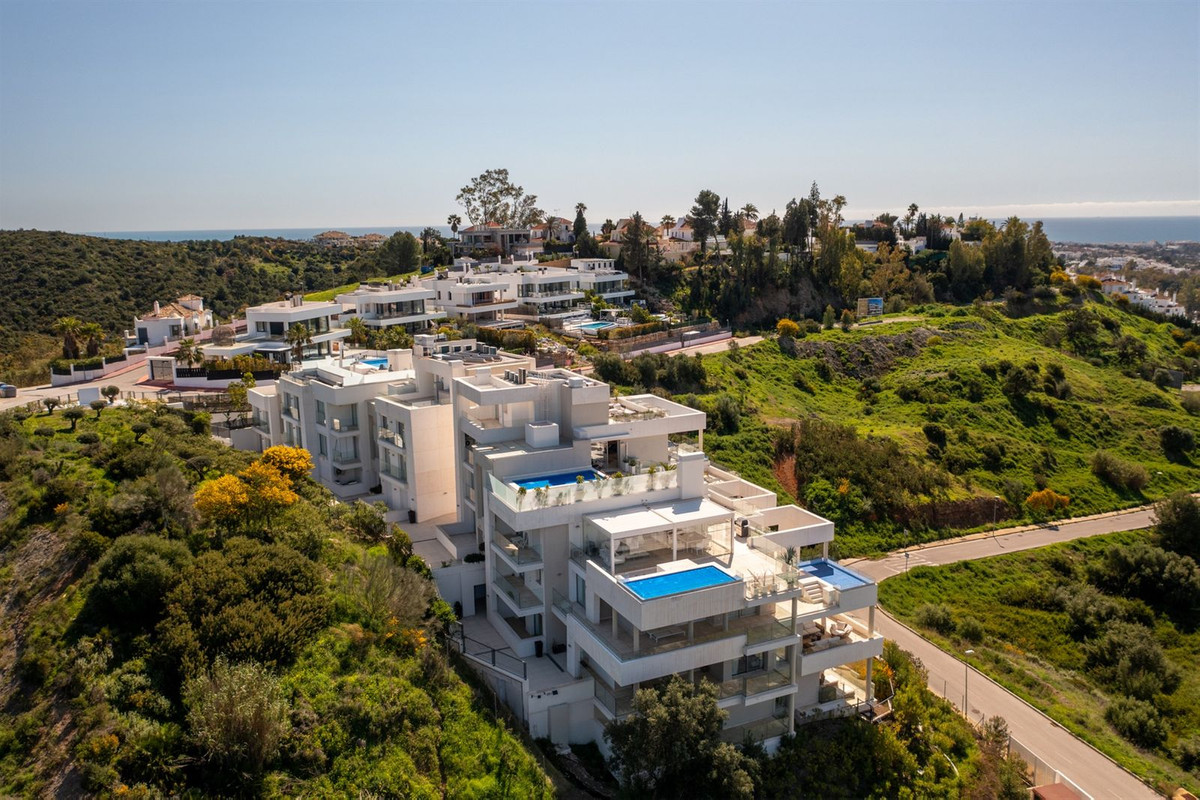 2 Bed Apartment for sale in Nueva Andalucía Costa Del Sol, Málaga, Spain