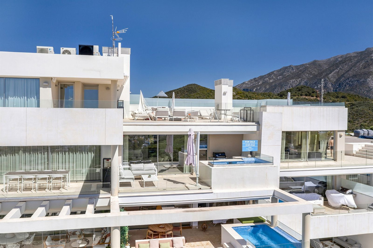 2 Bed Apartment for sale in Nueva Andalucía Costa Del Sol, Málaga, Spain