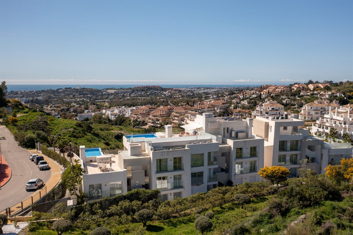 2 Bed Apartment for sale in Nueva Andalucía Costa Del Sol, Málaga, Spain