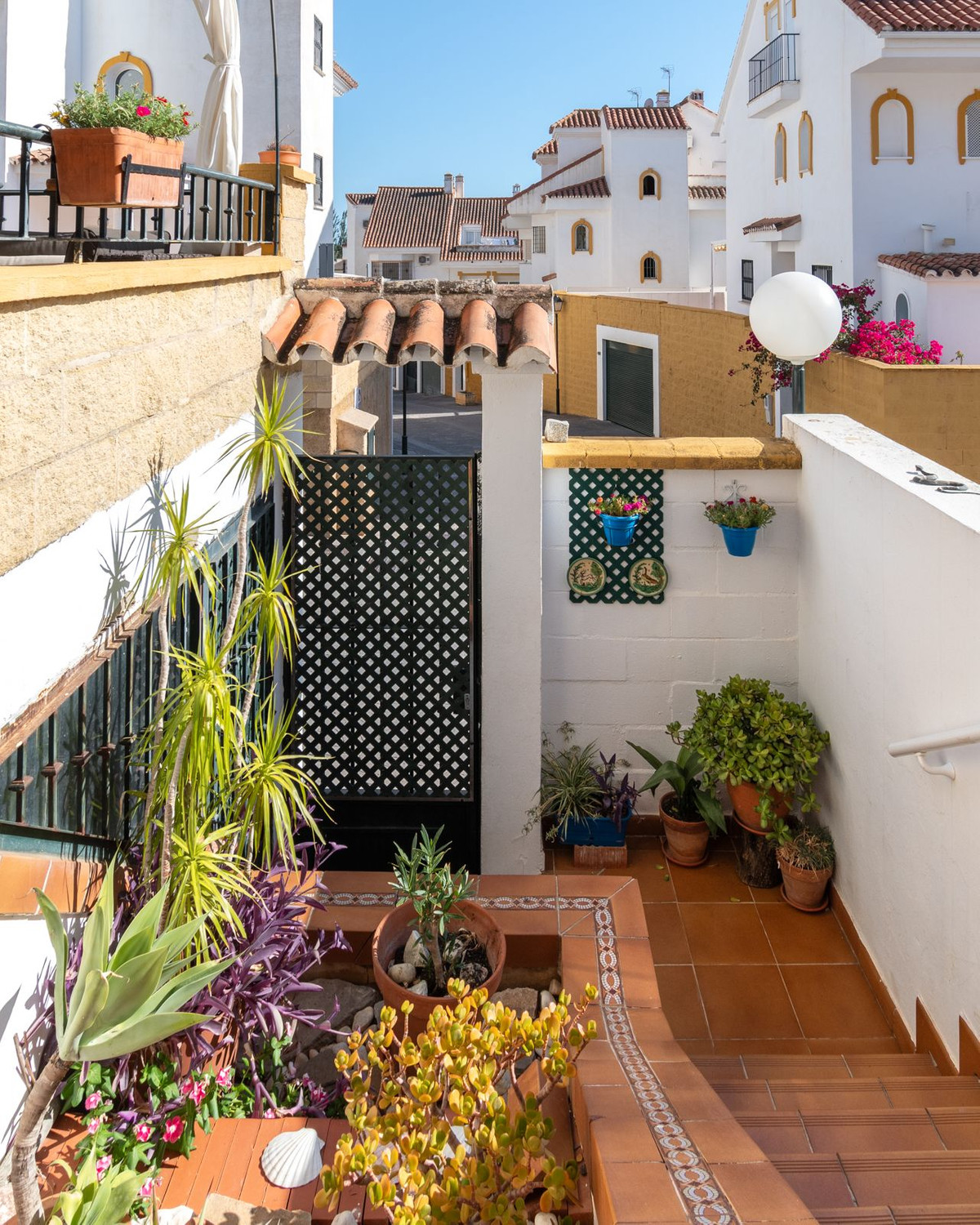 4 Bed Townhouse for sale in Sierrezuela Costa Del Sol, Málaga, Spain