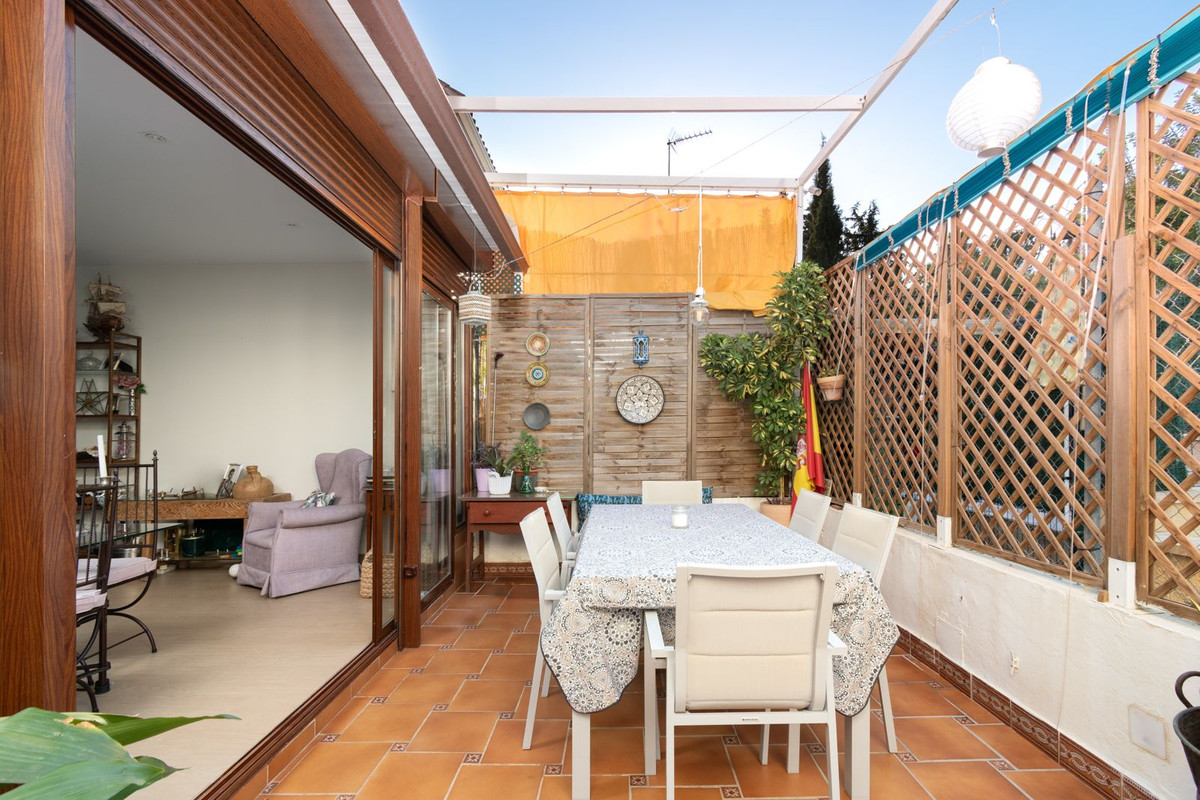 4 Bed Townhouse for sale in Sierrezuela Costa Del Sol, Málaga, Spain