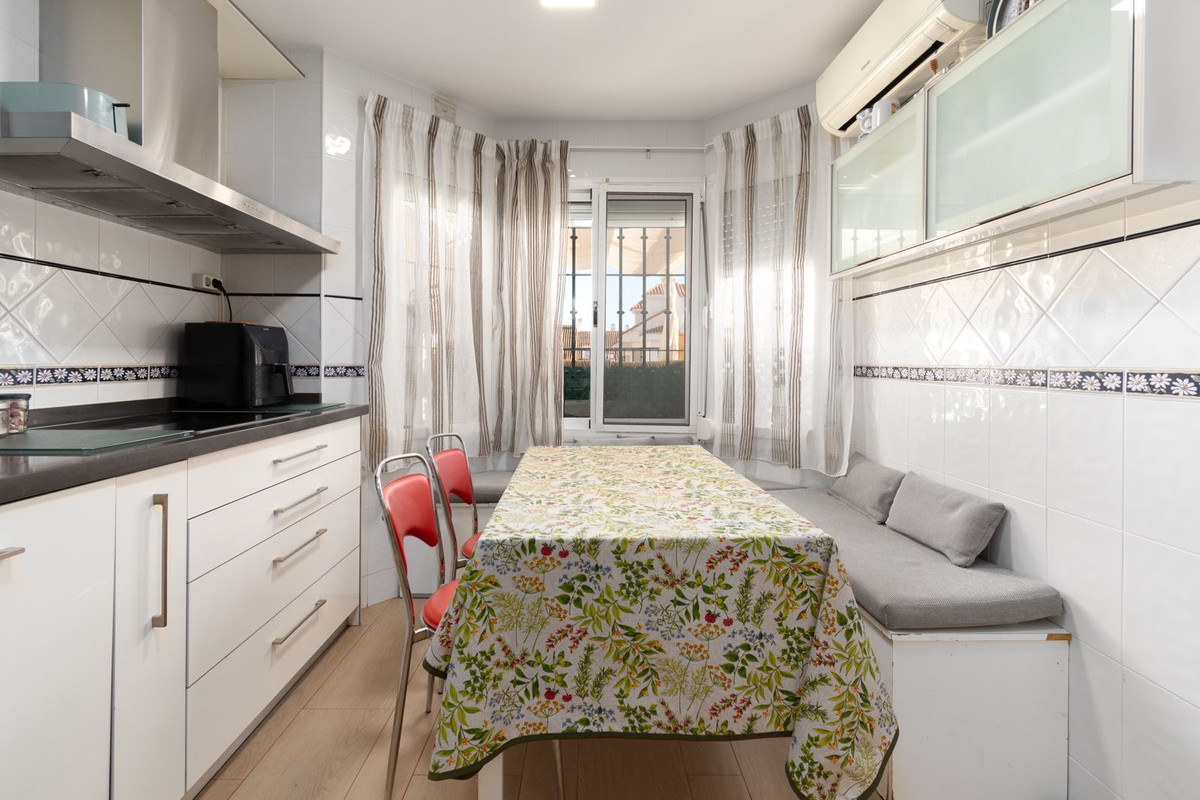 4 Bed Townhouse for sale in Sierrezuela Costa Del Sol, Málaga, Spain
