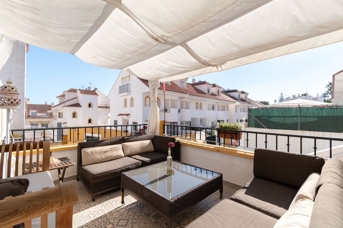 4 Bed Townhouse for sale in Sierrezuela Costa Del Sol, Málaga, Spain