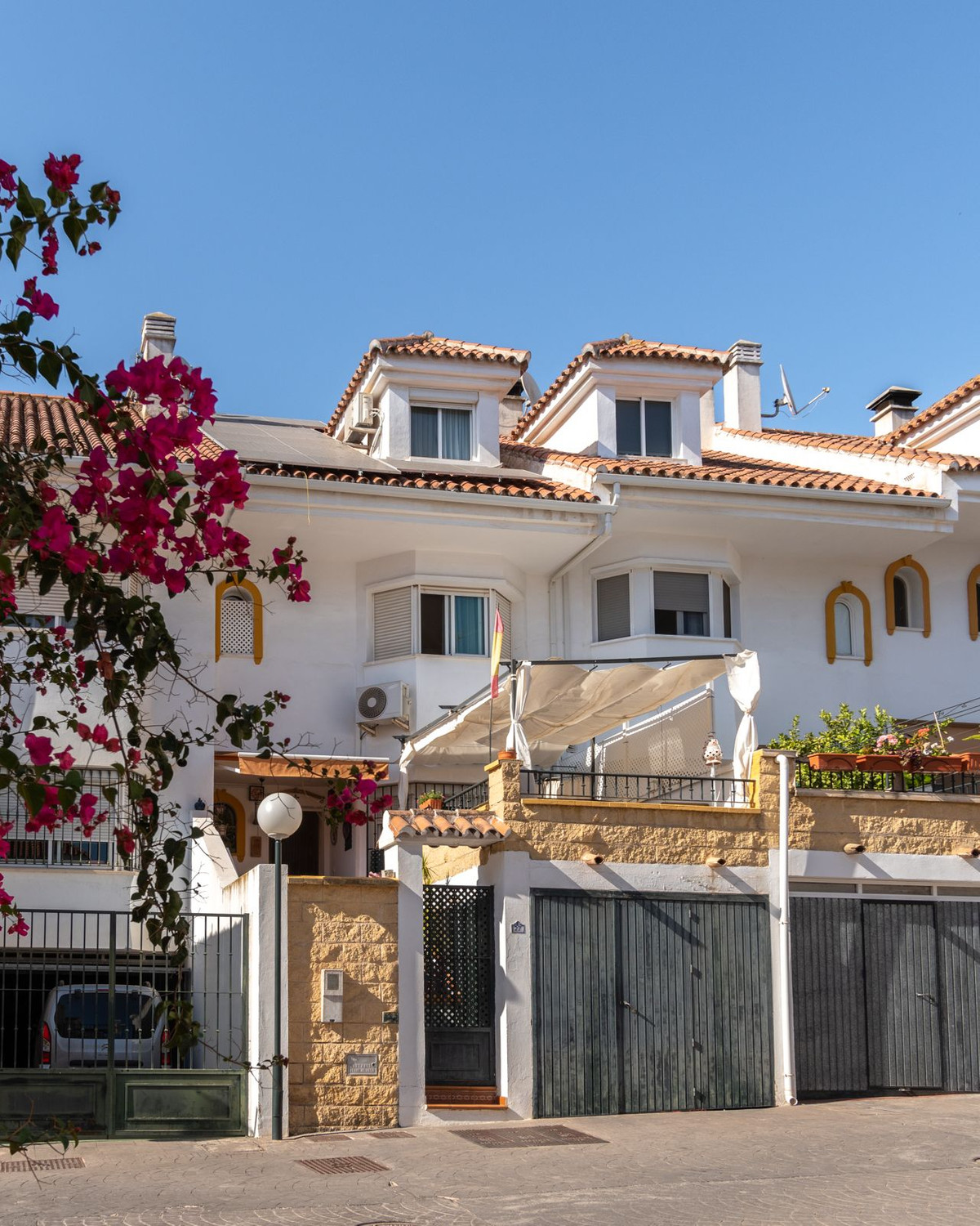 4 Bed Townhouse for sale in Sierrezuela Costa Del Sol, Málaga, Spain