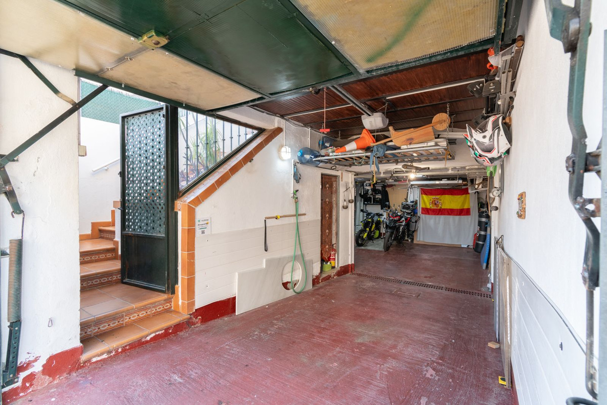 4 Bed Townhouse for sale in Sierrezuela Costa Del Sol, Málaga, Spain