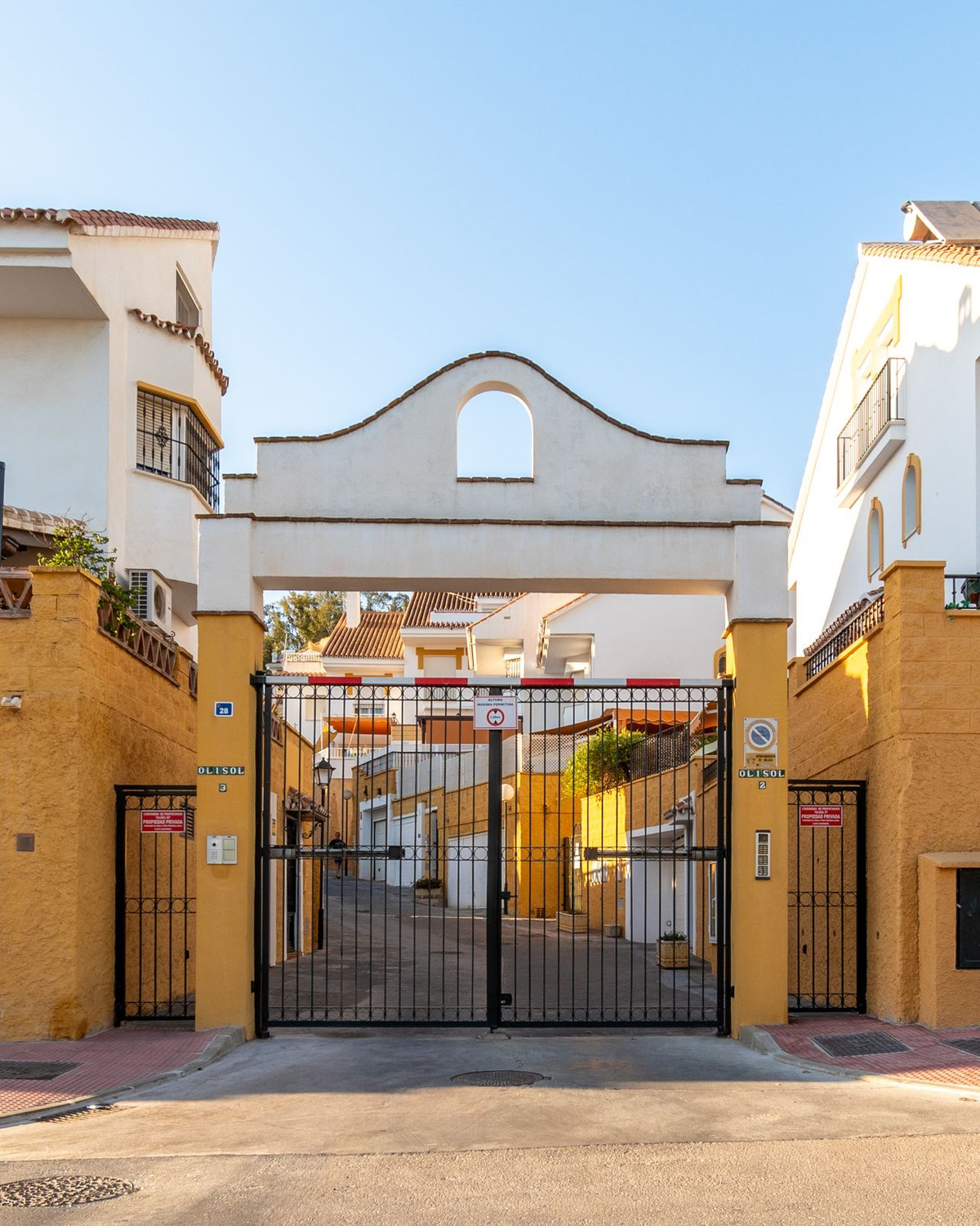 4 Bed Townhouse for sale in Sierrezuela Costa Del Sol, Málaga, Spain