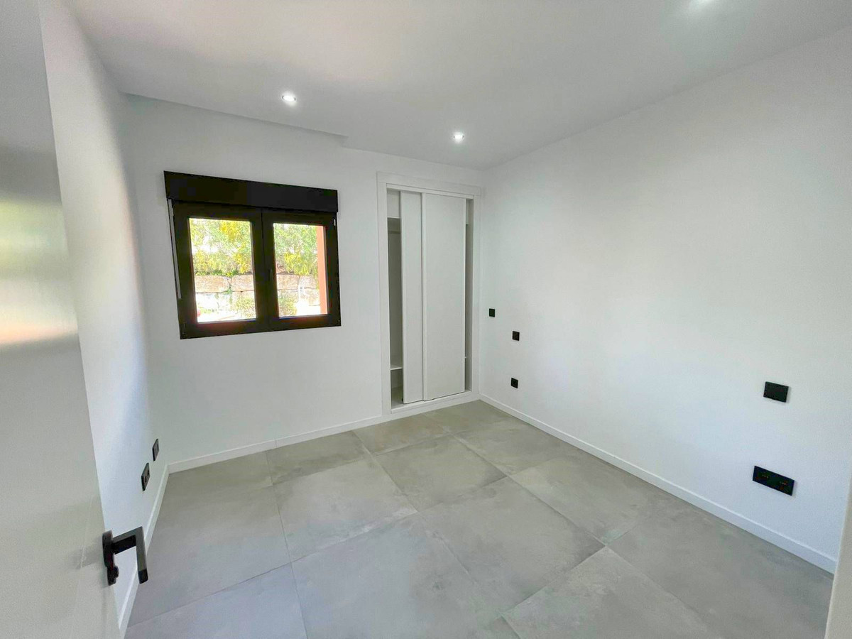 3 Bed Townhouse for sale in El Paraiso Costa Del Sol, Málaga, Spain