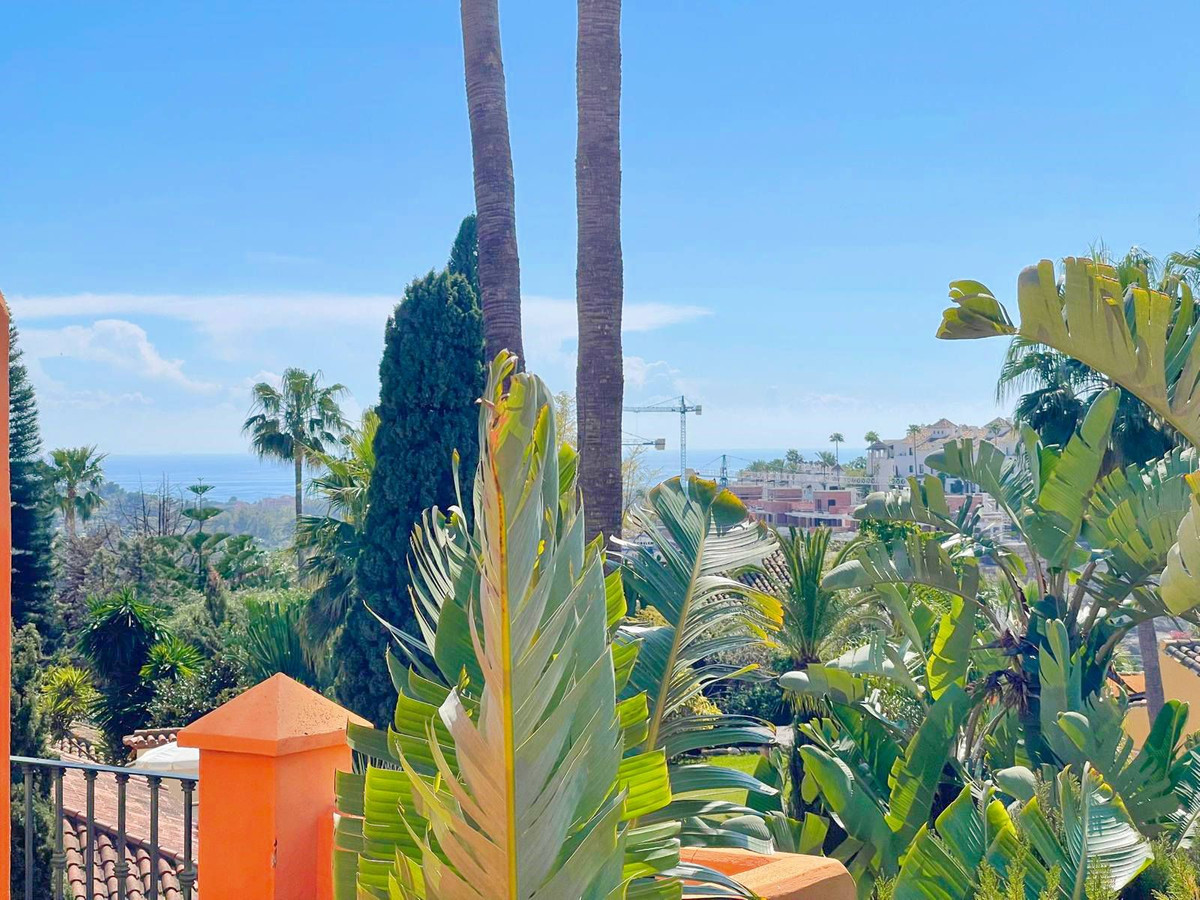 3 Bed Townhouse for sale in El Paraiso Costa Del Sol, Málaga, Spain