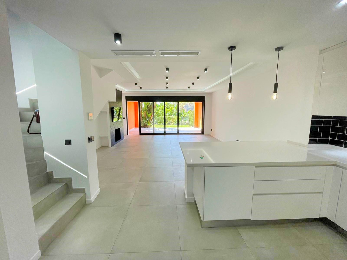 3 Bed Townhouse for sale in El Paraiso Costa Del Sol, Málaga, Spain