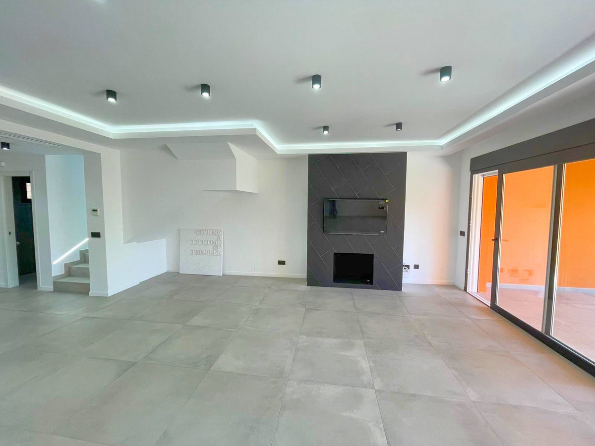 3 Bed Townhouse for sale in El Paraiso Costa Del Sol, Málaga, Spain