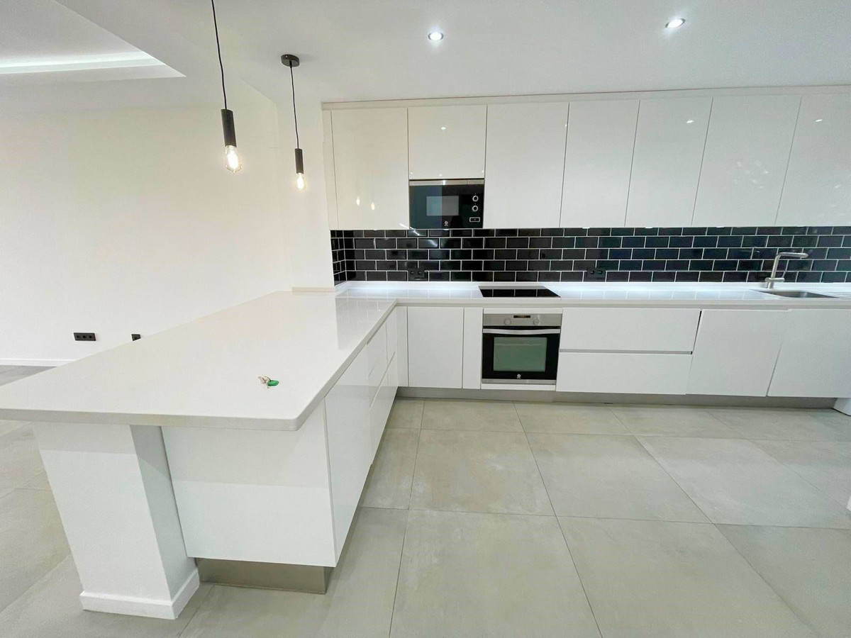 3 Bed Townhouse for sale in El Paraiso Costa Del Sol, Málaga, Spain
