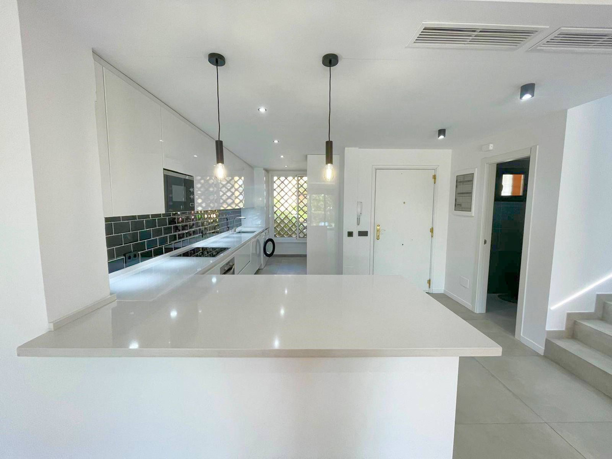 3 Bed Townhouse for sale in El Paraiso Costa Del Sol, Málaga, Spain