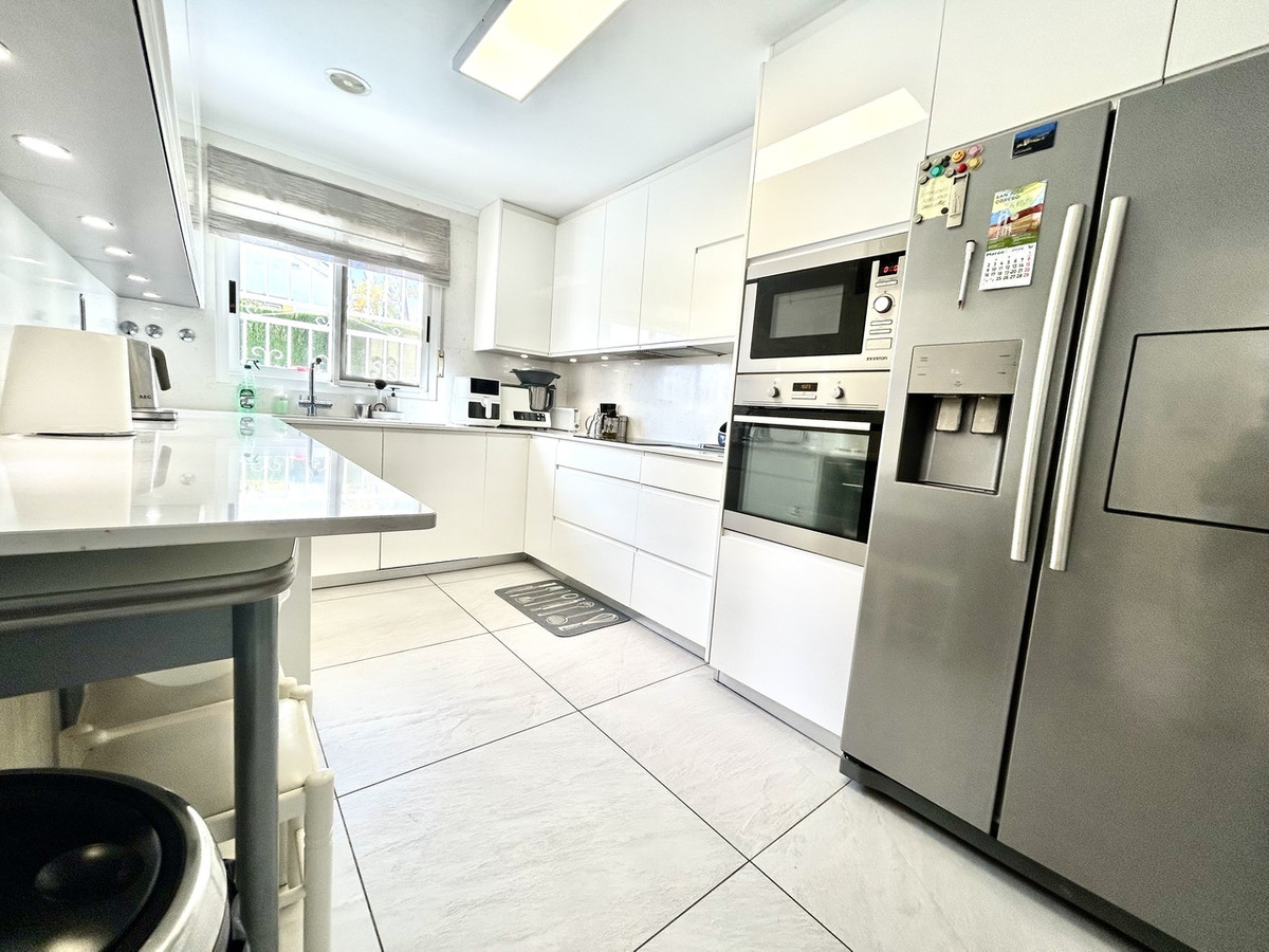 Se vende Villa - Chalet de 4 dormitorios en Costa Blanca, Alicante, España