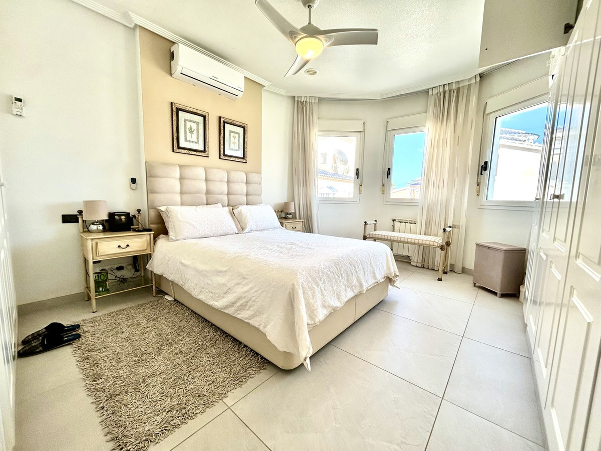 Se vende Villa - Chalet de 4 dormitorios en Costa Blanca, Alicante, España