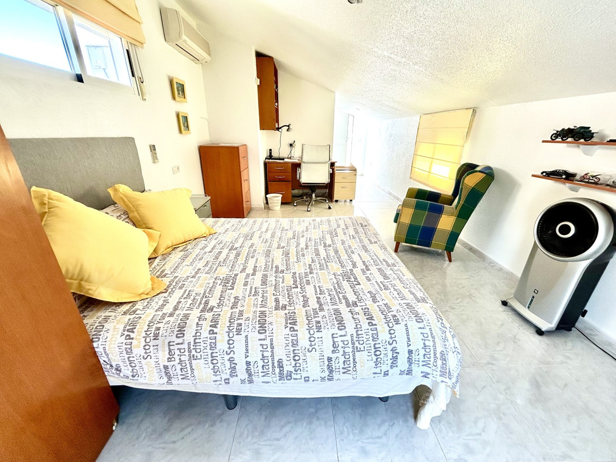Se vende Villa - Chalet de 4 dormitorios en Costa Blanca, Alicante, España
