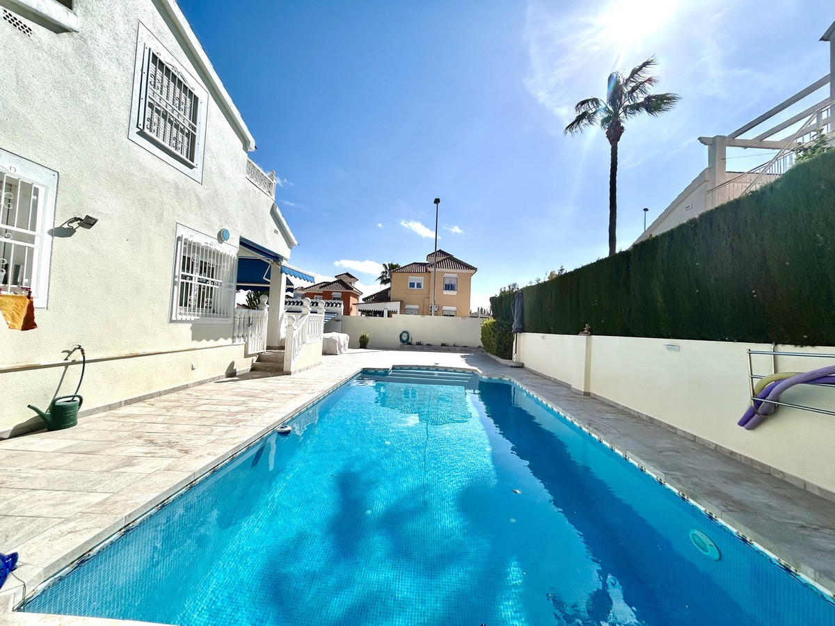 Se vende Villa - Chalet de 4 dormitorios en Costa Blanca, Alicante, España