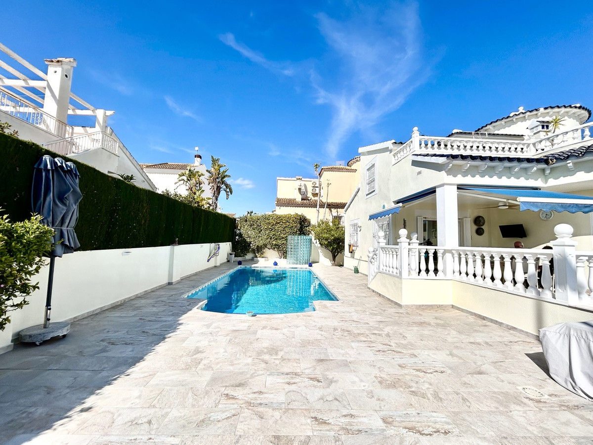 Se vende Villa - Chalet de 4 dormitorios en Costa Blanca, Alicante, España