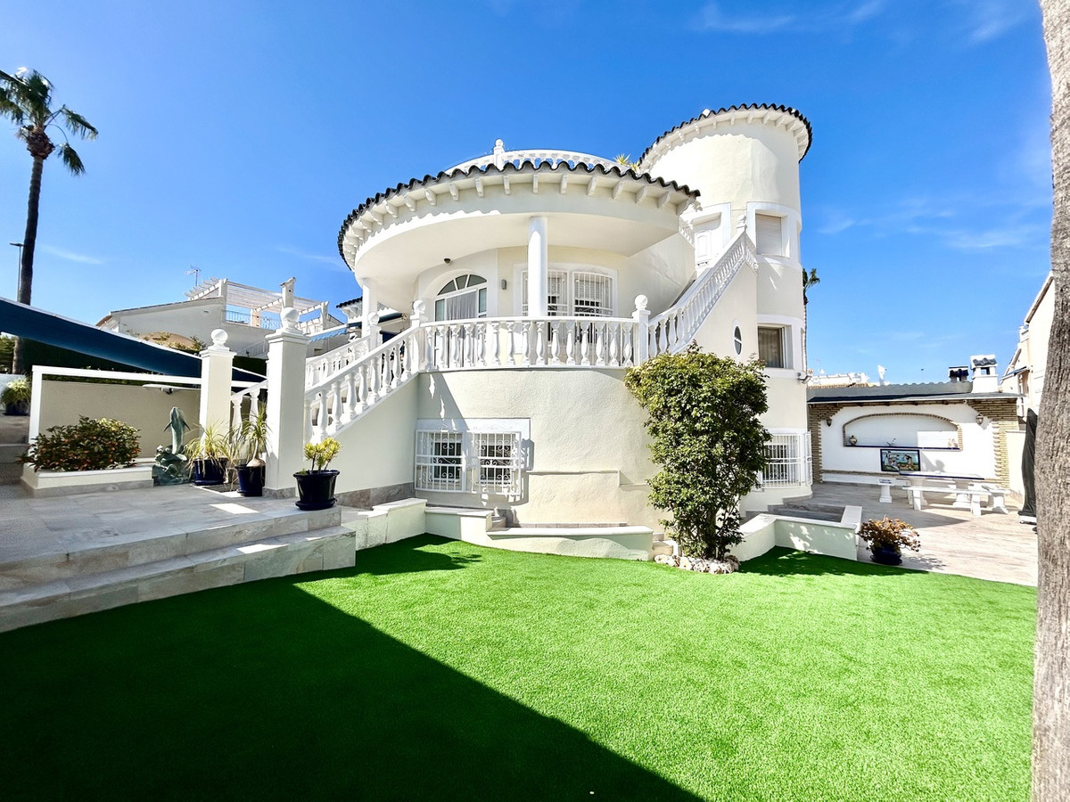 Se vende Villa - Chalet de 4 dormitorios en Costa Blanca, Alicante, España