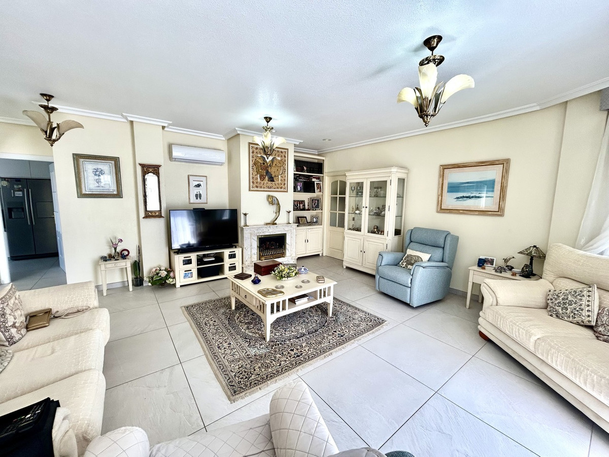 Se vende Villa - Chalet de 4 dormitorios en Costa Blanca, Alicante, España