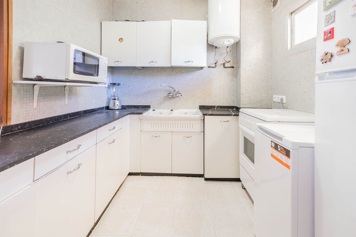 2 Bed Apartment for sale in Fuengirola Costa Del Sol, Málaga, Spain