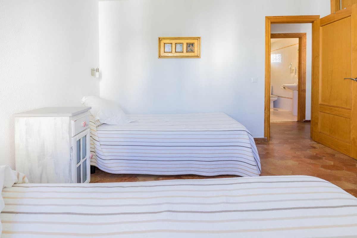 2 Bed Apartment for sale in Fuengirola Costa Del Sol, Málaga, Spain