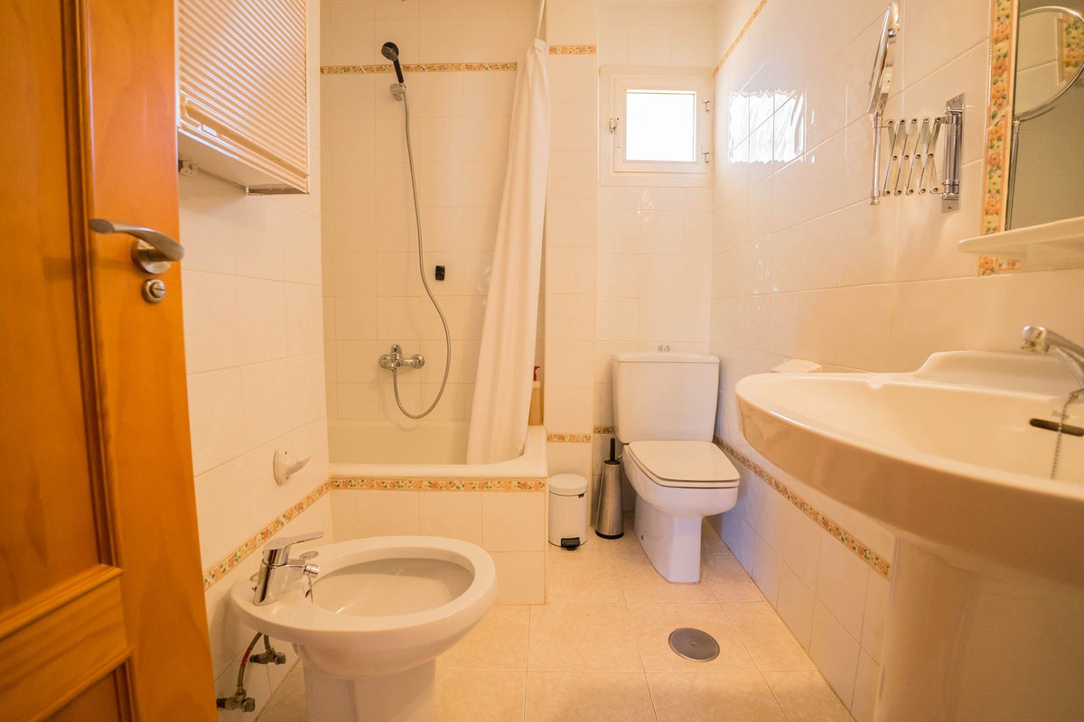 2 Bed Apartment for sale in Fuengirola Costa Del Sol, Málaga, Spain