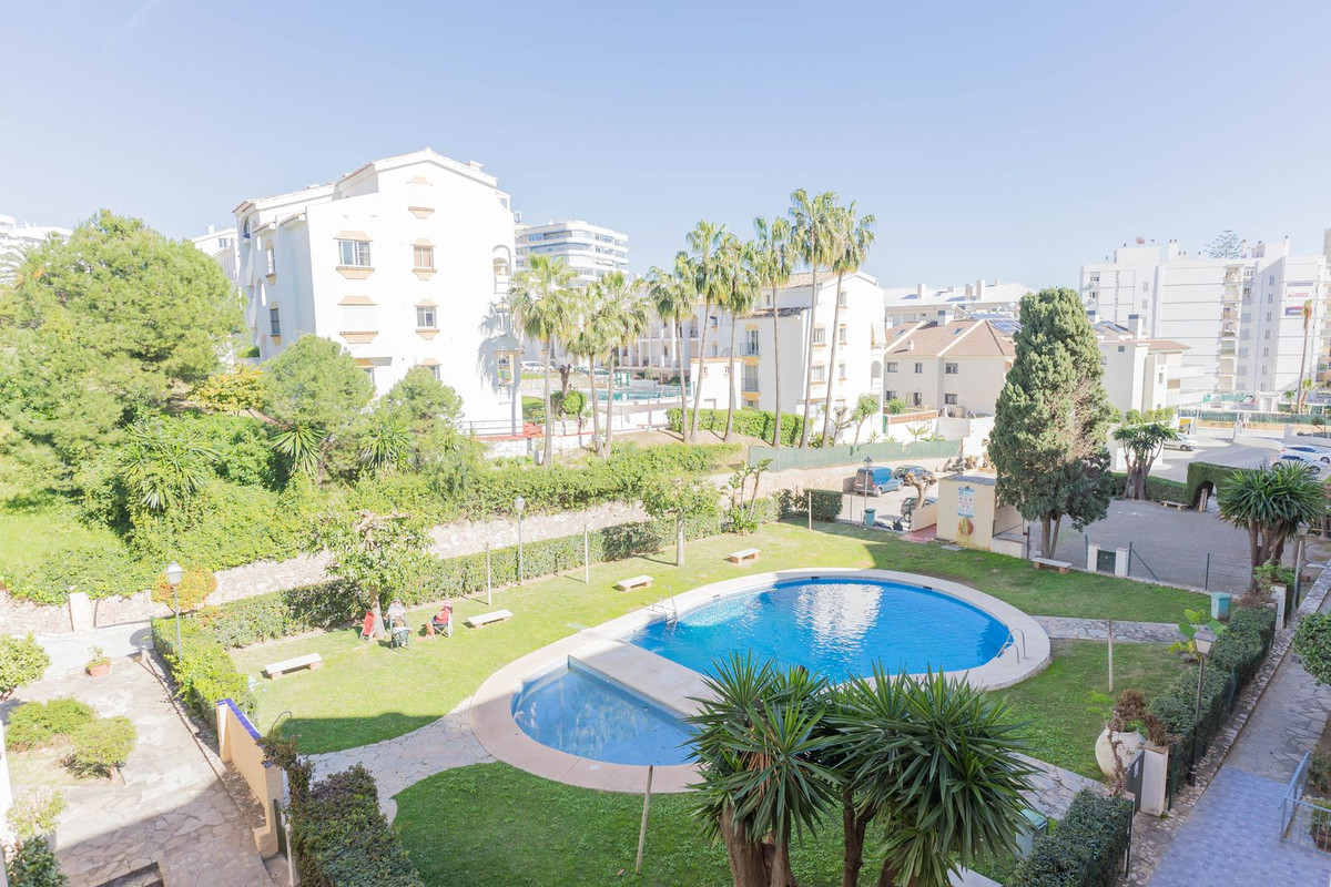2 Bed Apartment for sale in Fuengirola Costa Del Sol, Málaga, Spain