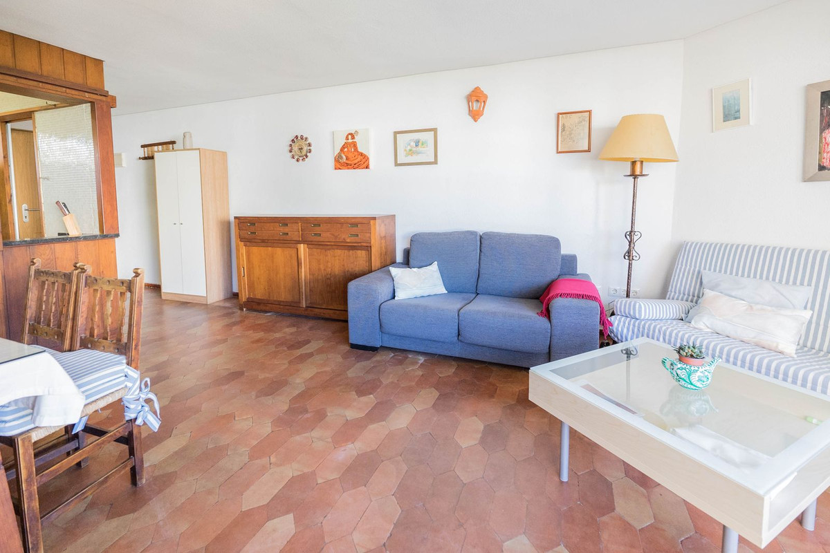 2 Bed Apartment for sale in Fuengirola Costa Del Sol, Málaga, Spain