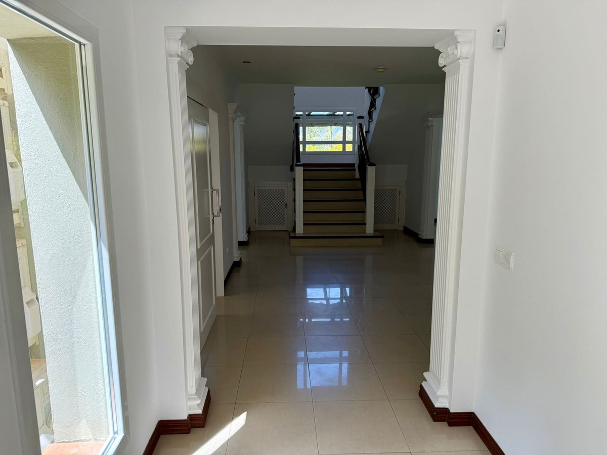 Se vende Villa - Chalet de 6 dormitorios en Costa Del Sol, Cadiz, España