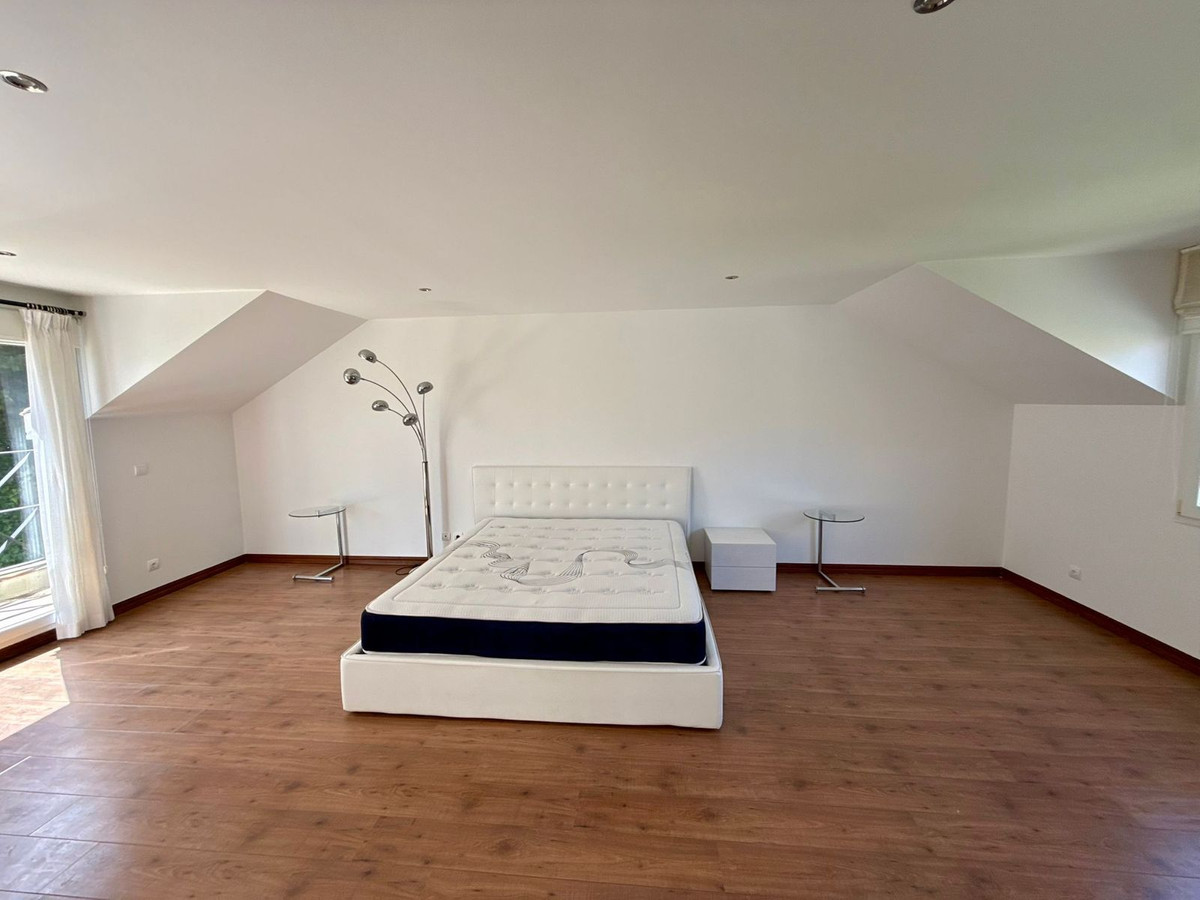 Se vende Villa - Chalet de 6 dormitorios en Costa Del Sol, Cadiz, España