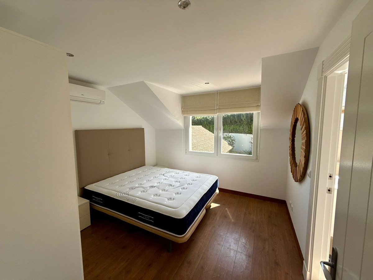 Se vende Villa - Chalet de 6 dormitorios en Costa Del Sol, Cadiz, España